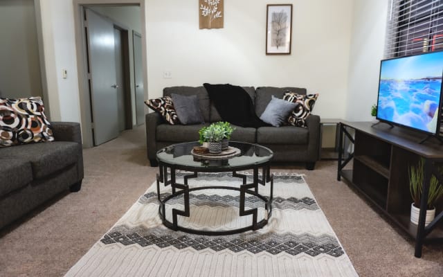 Stunning Central Dallas 1BR | Great Amenities&Pool