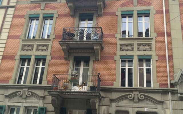 Chambre confortable dans un appartement ancien à cinq minutes de la...