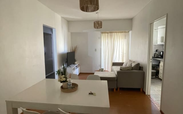Geräumige Zwei-Zimmer-Wohnung in Palermo