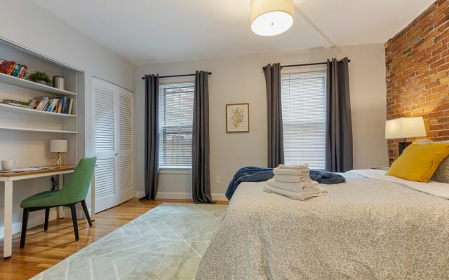 *ALL NEW* 3 BR South End Duplex WITH CENTRAL A/C Steps to downtown! - Picture 11