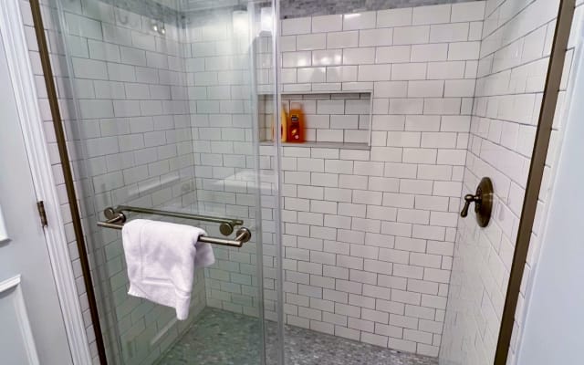 *ALL NEW* 3 BR South End Duplex WITH CENTRAL A/C Steps to downtown! - Picture 15