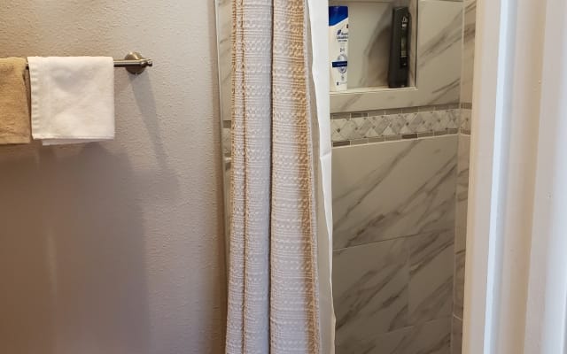 Anúncio de Sam em misterb&b - Shower