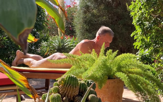 Anúncio de Roland em misterb&b - Mit oder ohne, wie Du willst.