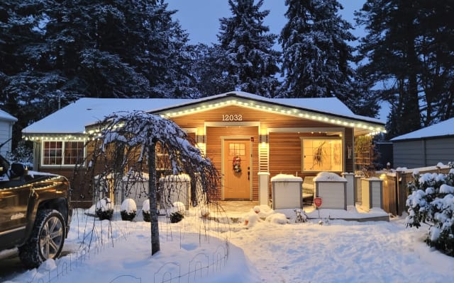 North Seattle Dog Friendly Home. Accès facile au Lightrail et à l'I-5 !