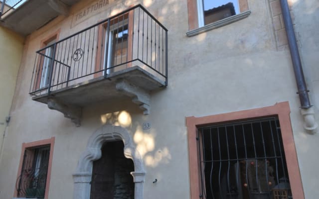 An elegant apartment in a historical building - blu