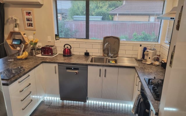 Anuncio de Phil en misterb&b - The kitchen has all the mod con's which you are free to use.