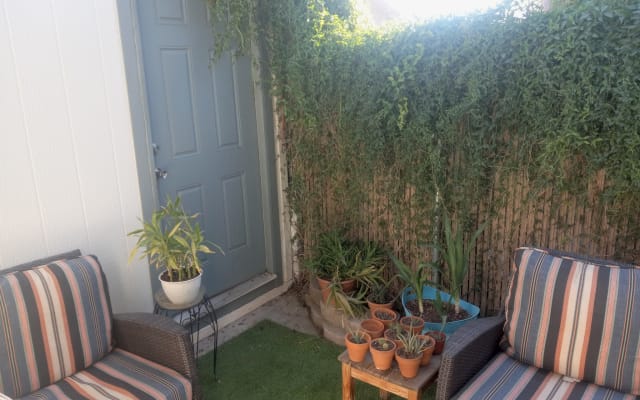 Guest Bedroom Palm Springs Mid Mod Mobile - Picture 12