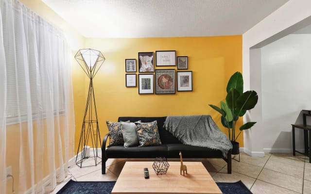 Great apartment in Miami near Brickell and downtown, free parking
