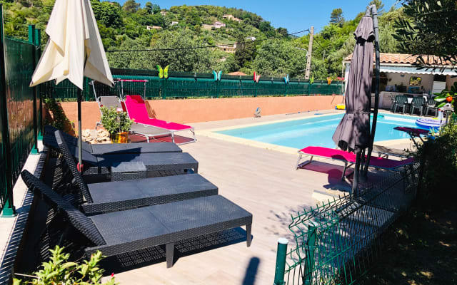 Relajarse en la piscina y jacuzzi, vista panorámica 11 personas
