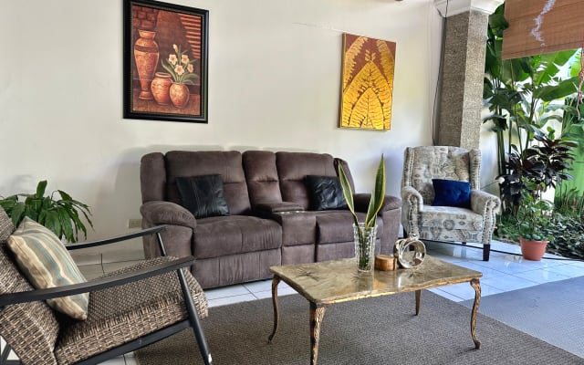 Casa grande com vista para o jardim