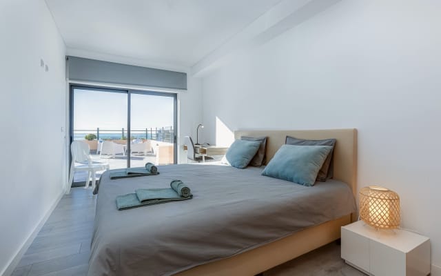 Spazioso ed elegante attico con vista sull'oceano a Praia da Rocha