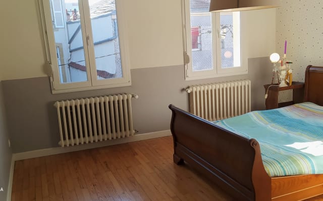 Großes Zimmer in einem Haus, in dem wir in einer Gemeinschaft leben, Rad fahren, arbeiten, schlafen - Foto 9