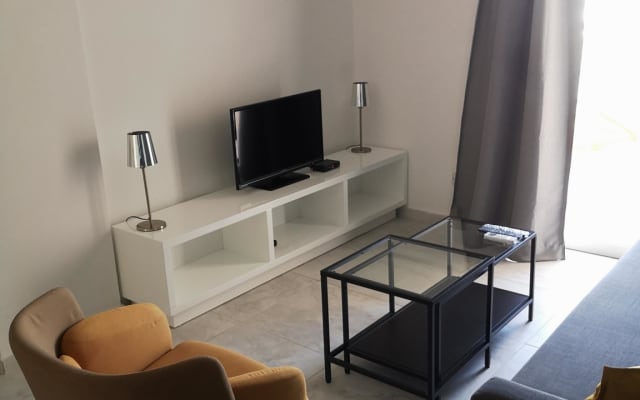 Spacious 1-bedr flat in Lykavitos