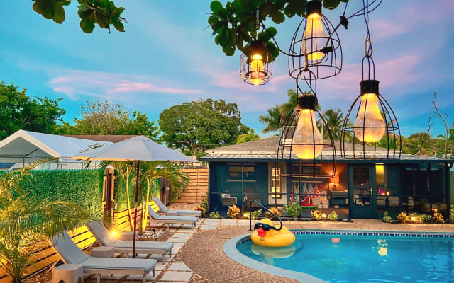 2 bedroom King bed \ 2 bath \ private heated pool
