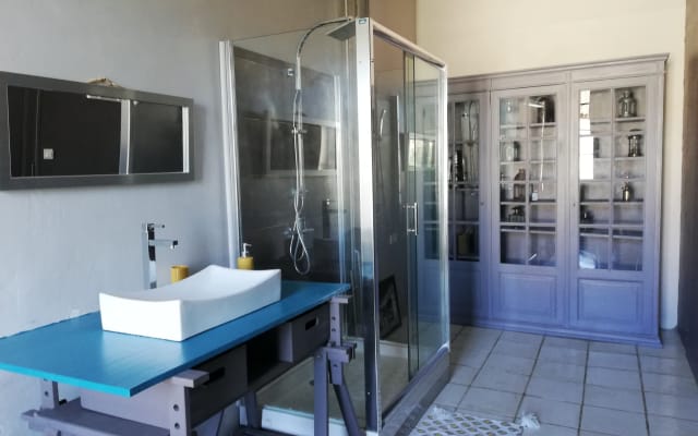 DOPPEL- oder DREIFACHZIMMER MIT PRIVATEM BADEZIMMER