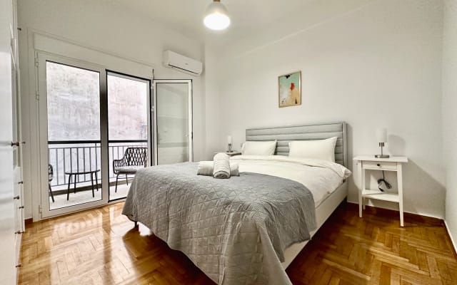 P&L Inteiro Novo edifício em Petralona