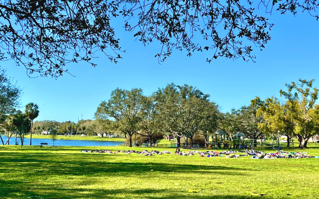 Lake apartment 5 minutes to downtown