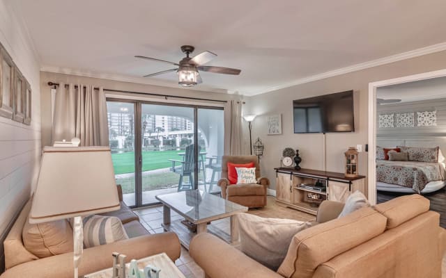 Sand Dollar Villa: rinnovata, al piano terra, vicino alla spiaggia e...