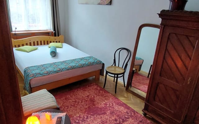Apartamento céntrico de 2 habitaciones en estilo clásico