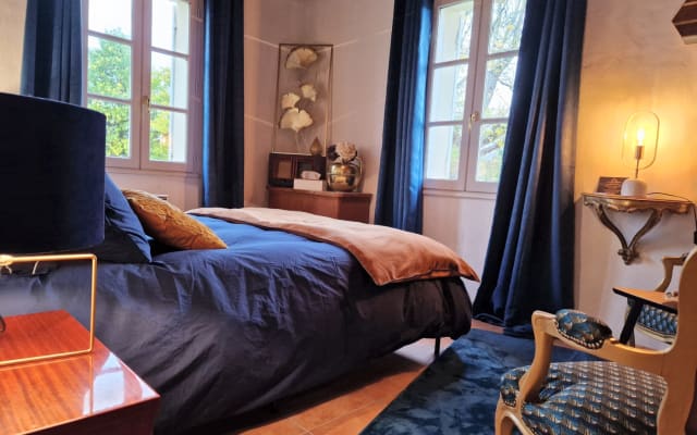 Maison Cassin, room with shared bathroom and swimming pool