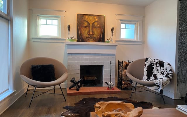 Private Room in Mid City modernized home