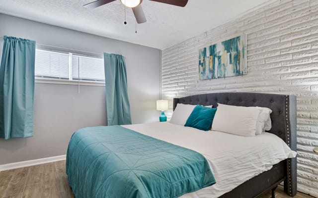 Floral Haven by Minute Maid Park: Effortless Self-Check-In