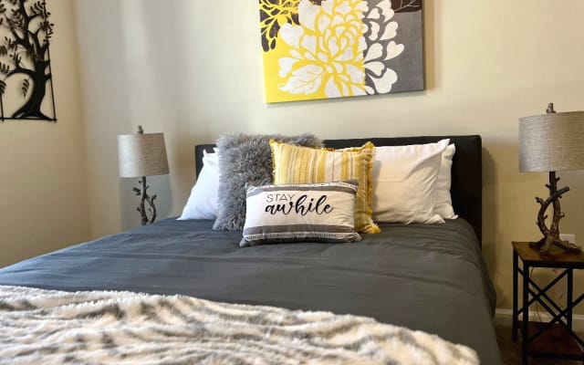 Vibrant 2BR Apt in Holly Springs, near Raleigh, Cary, Apex