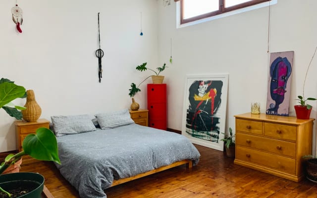 Room In Fully Furnished 3 bedroom, 2 bathroom apartment with Sauna - Picture 2