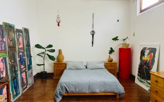 Room In Fully Furnished 3 bedroom, 2 bathroom apartment with Sauna - Picture 3