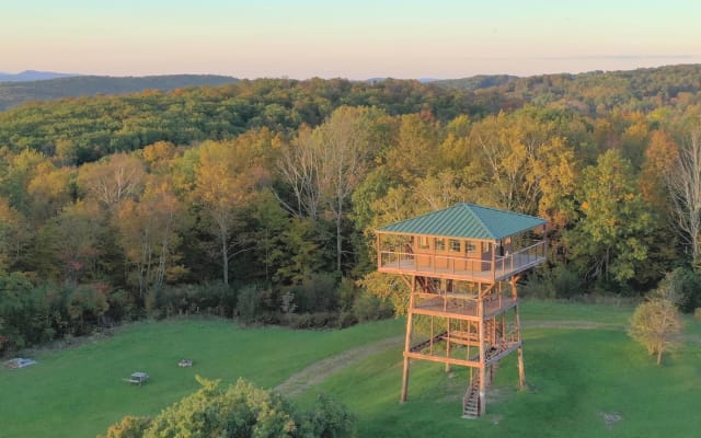 Slateville Retreat Unique Fire Tower Lookout and Cabin.