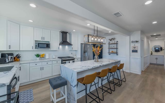 Beautiful charm house in heart of Orange County, traveler ‘s dream  - Picture 3