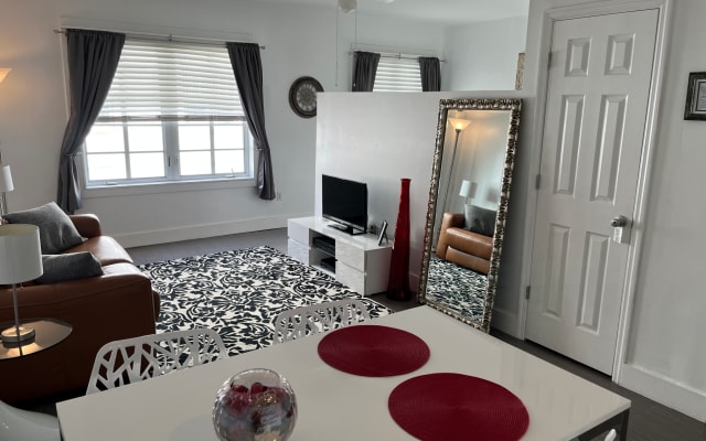 STUDIO SUITE OCEAN DRIVE