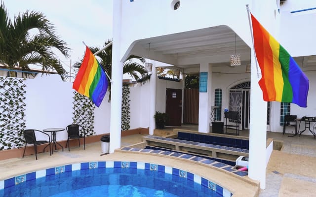 Villa spacieuse et privée avec piscine, jacuzzi, cabane, barbecue et...