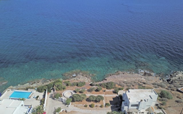 Villa de 4 chambres sur la plage privée de Megas Gialos