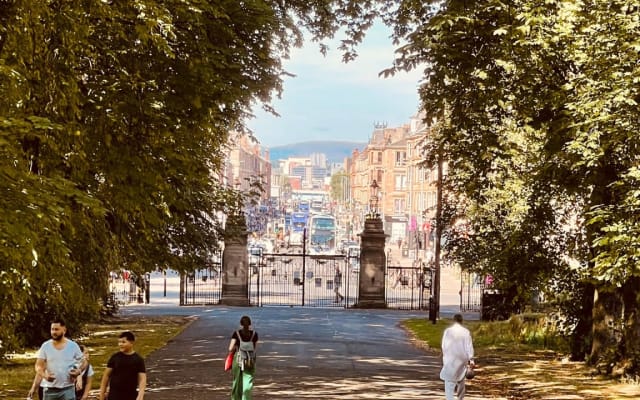 Luminoso espacioso doble con gato interior