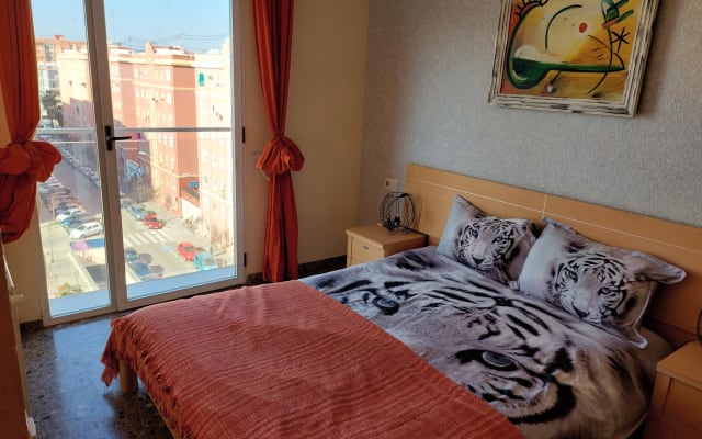 Private bedroom near city center