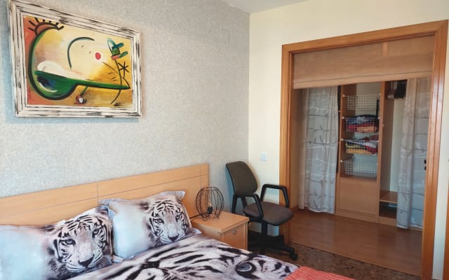 Private bedroom near city center