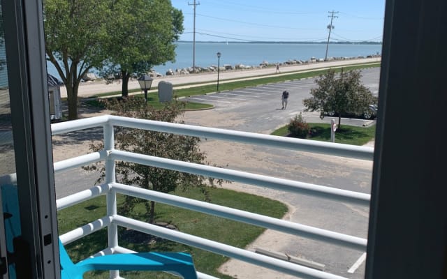 Lake Erie Love at Clinton Reef Club - Near Jet Express to PIB