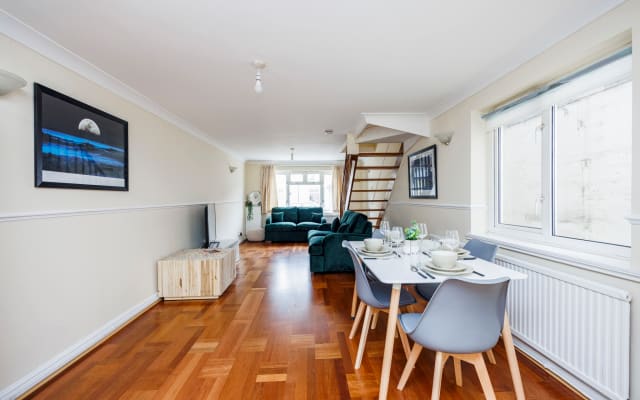 Casa acolhedora em East Croydon - Empreiteiros