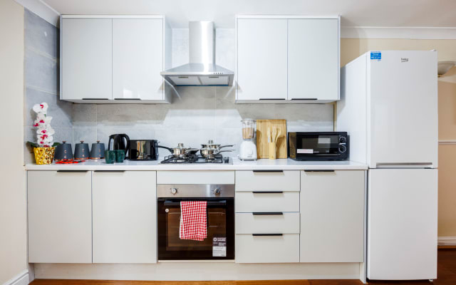 Cosy East Croydon Home - Contractors