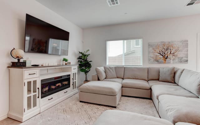 Clean, New, Safe, Cozy - 1 or 2 Upstairs Rooms - Picture 13