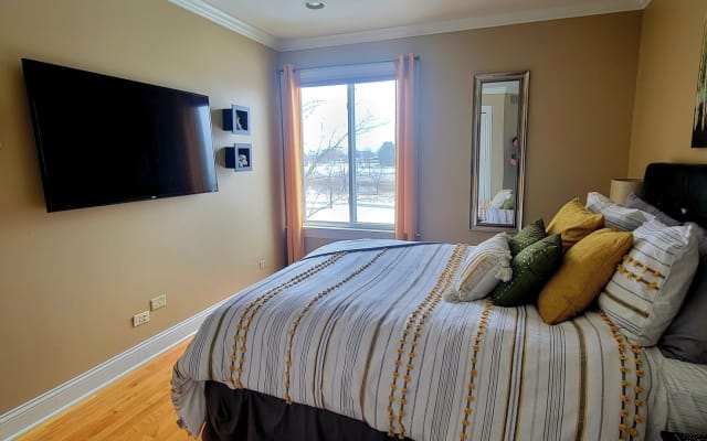 Private room with pond view in home hosted by Juan Luis and Miguel