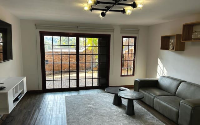 Centrally located unit in the heart of Waterkloof