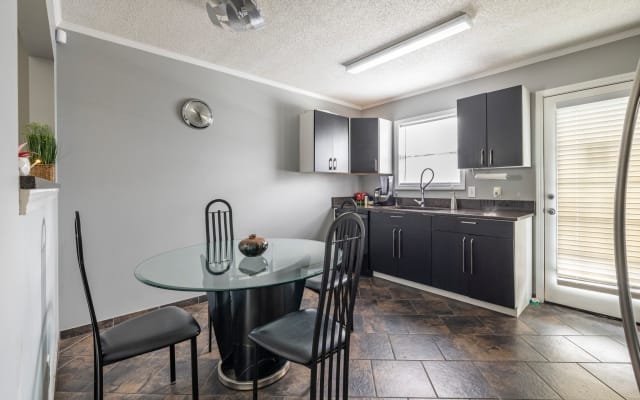 Paradis contemporain/Mod avec salle de bain privée [à 2 mi. du centre-ville]. - Photo 10