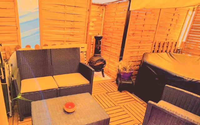 Résidence CAENEE, naturismo di campagna con Jacuzzi!