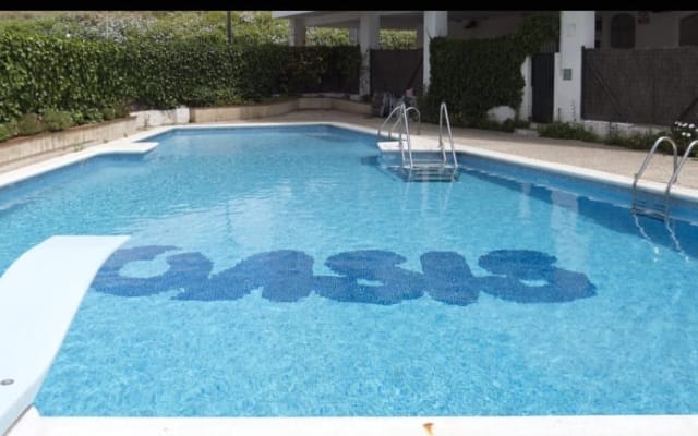 Zentrale Unterkunft mit Aufzug und Schwimmbad.
