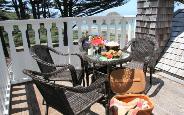 Ocean Front Cottage/Mansion Room  Elk Cove Inn Restaurant Spa
