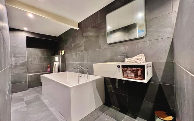 luxury private suite with private bathroom center paris