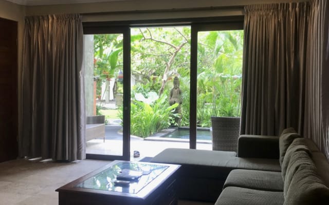 Spacious Private Pool apartment in Beachside resort