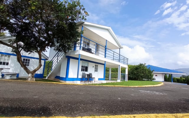 BELLISSIMO HOTEL DI CAMPAGNA E CENTRO CONGRESSI SITUATO IN UNA ZONA...